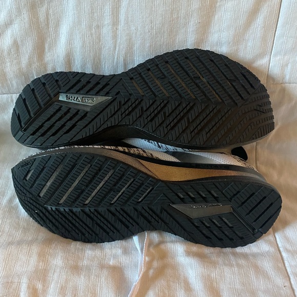 Brooks Levitate 4 Road Running Shoes - Picture 10 of 13